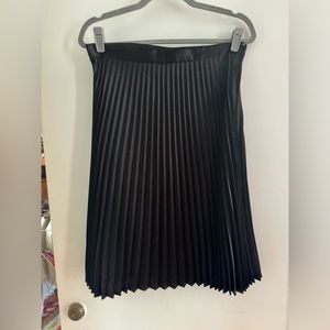 GAP Black dressy silky accordion mini skirt